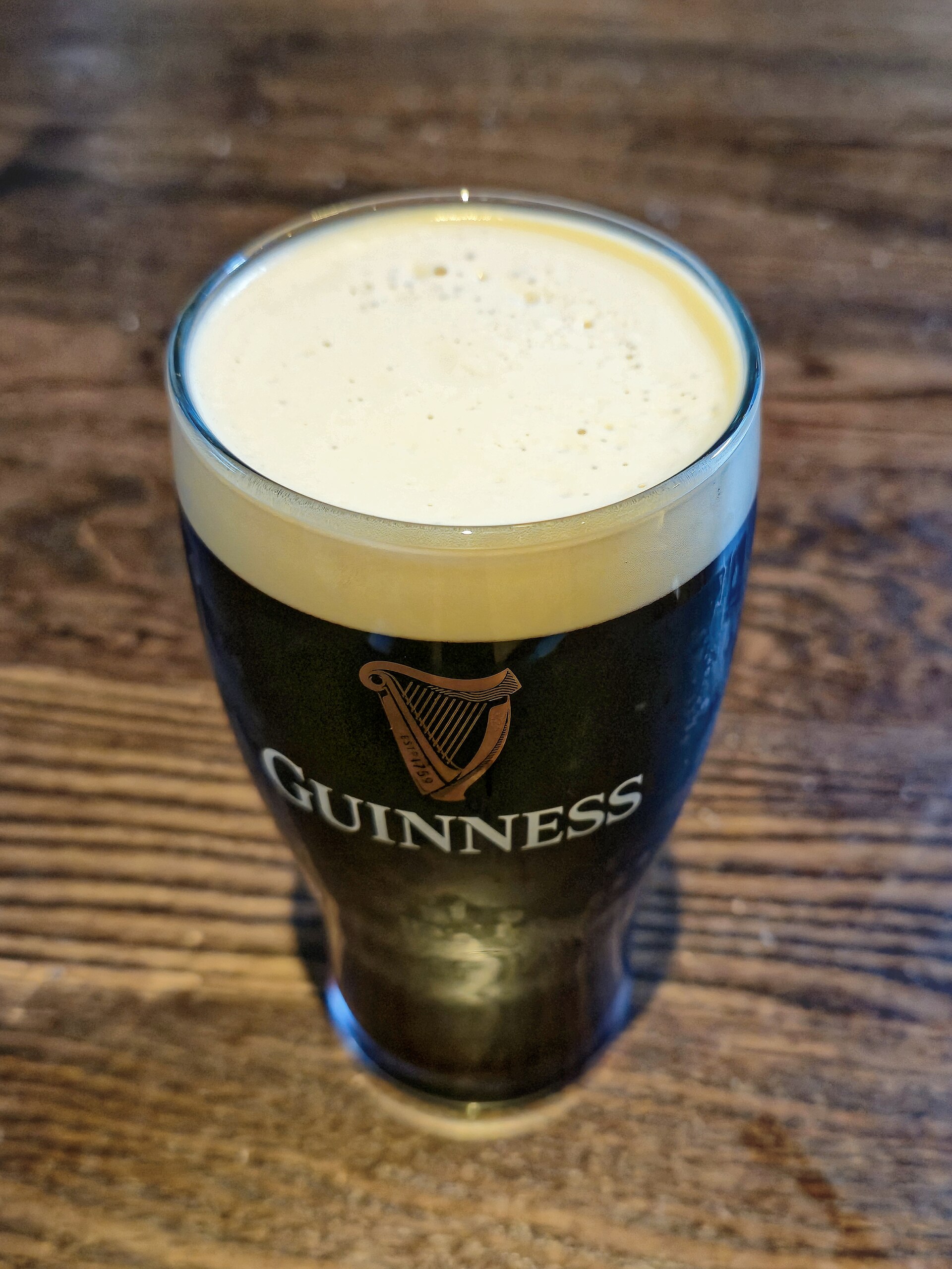 A pint of stout settling on the bar
